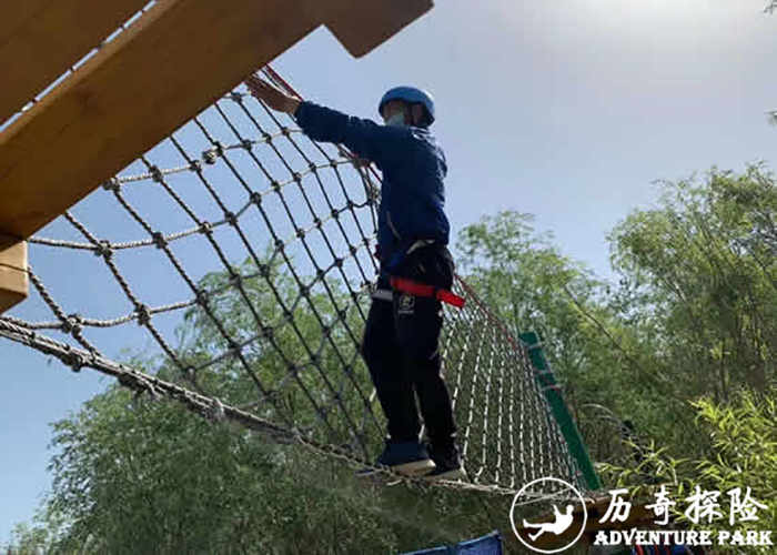 新疆库尔勒体育公园丛林探险及空中绳网蹦床