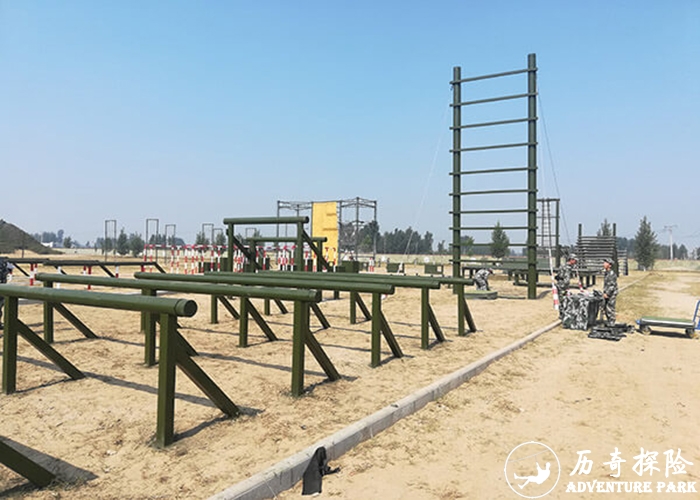 武警300米障碍场低桩网高墙软梯体能训练器械历奇探险厂家 