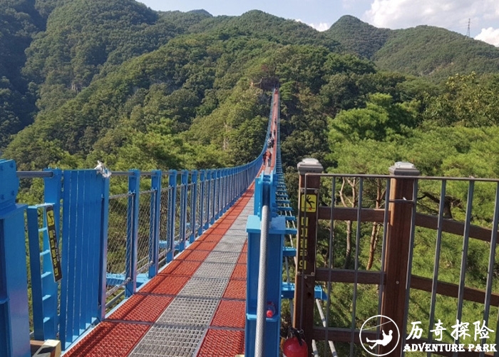 步步惊心吊桥设备旅游景区人行吊桥 木板吊桥 高空人行吊桥项目设计生产制造厂家
