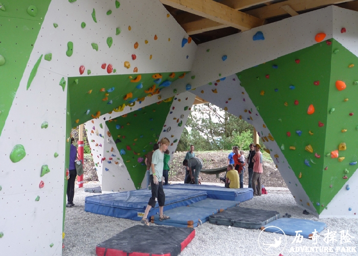 自由攀岩运动设备 大型攀岩墙 抱石攀岩 竞技攀岩 亲子拓展设备厂家定制
