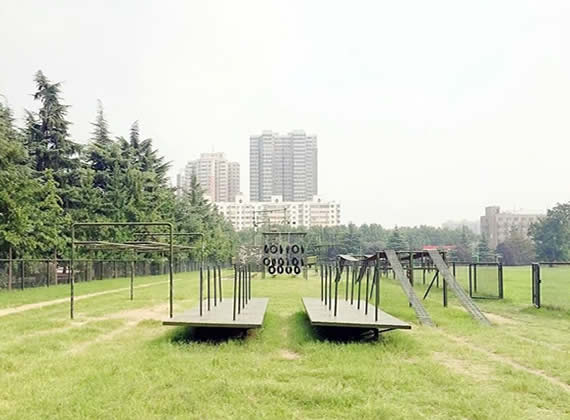 400米障碍四百米障碍拓展体能训练高板跳台软梯轮胎攀台训练器材