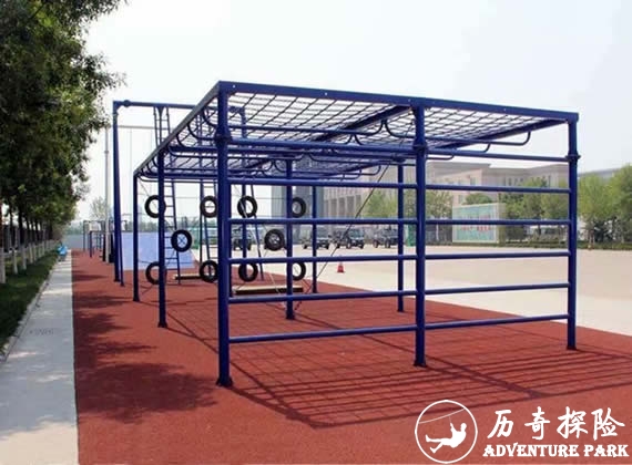 五项八项体能障碍高空攀爬心理训练器材斜板荡绳厂家安装历奇探险