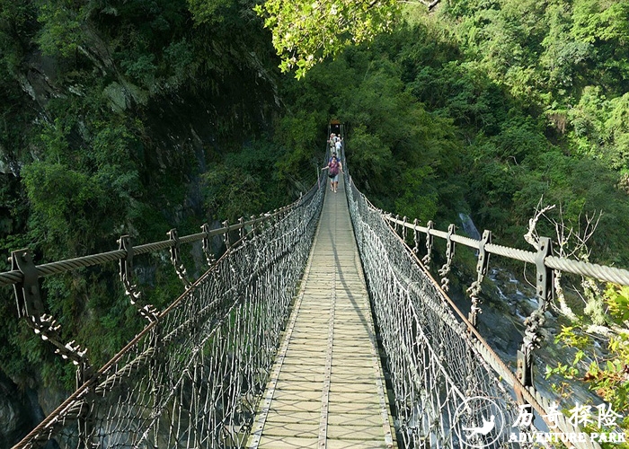 网红桥设备 景区高空挑战桥器材挑战桥 悬索桥 公园游乐设备厂家 