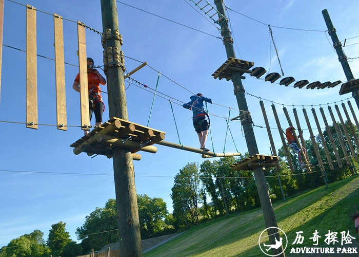 高空钢木立柱网阵设备 绳索攀爬网阵拓展器材 营地景区场地拓展设备工程历奇探险施工
