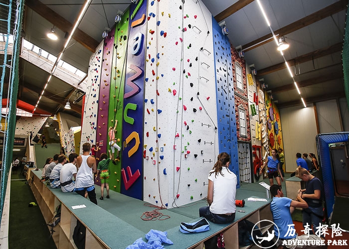 儿童趣味攀岩墙儿童游乐场攀登架历奇探险室内外攀爬训练攀岩装备